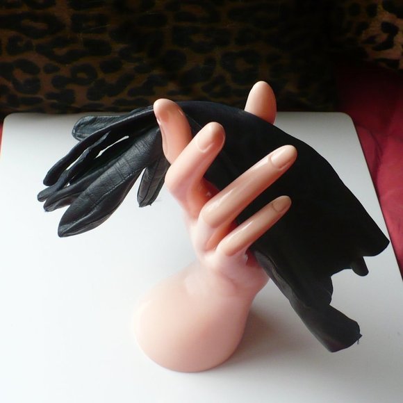 ❤️ Women's Black Leather Driving Gloves 6-6 1/2" - Picture 1 of 4